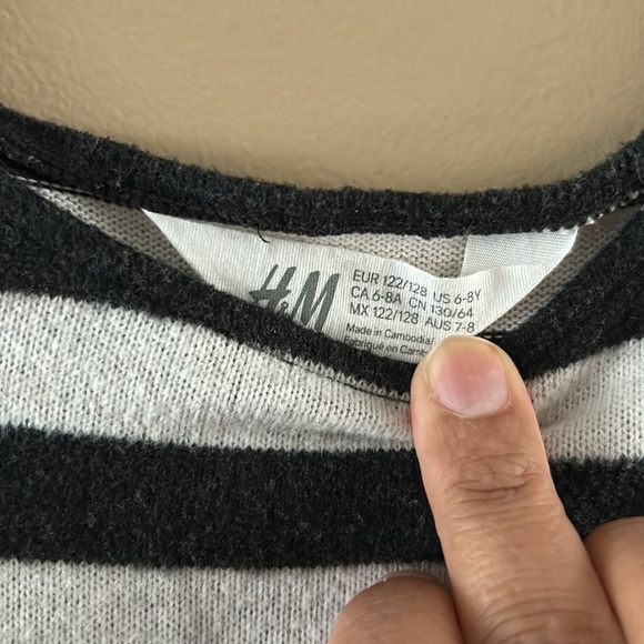 H&M stripe girl’s dress size 6-8 yrs old - Picture 3 of 6